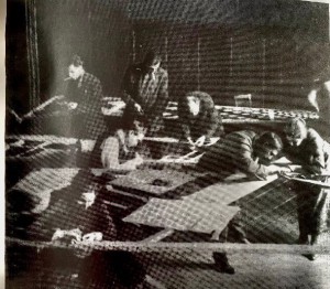 Студийцы делают декорации, 1923г.